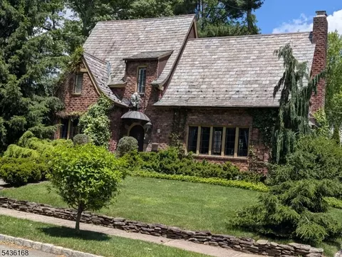 9 S Brookwood Dr, Montclair, NJ 07042