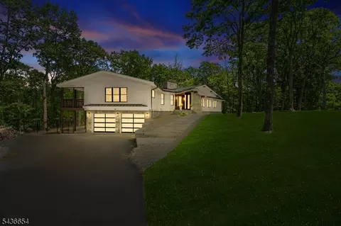 9 Hilltop Rd, Butler, NJ 07405