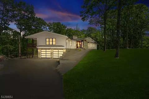 9 Hilltop Rd, Butler, NJ 07405