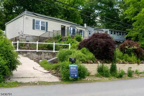 20 Greenwood Ave, Haskell, NJ 07420