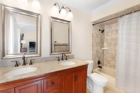 Bath - 7 Mitchell Ln, Clinton, NJ 08809 photo 1 of 2
