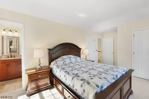 Bedroom - 7 Mitchell Ln, Clinton, NJ 08809 photo 2 of 4