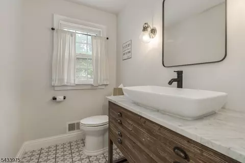 Bath - 54 Dean Rd, Mendham, NJ 07945 photo 1 of 3