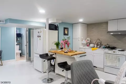 505 Knopf St, Linden, NJ 07036