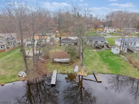 40 E Shore Dr, Newton, NJ 07860