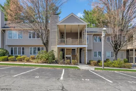 12 Augusta Dr #12, Annandale, NJ 08801