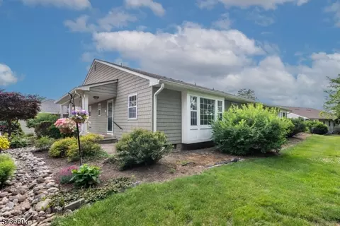 28 Brandywyne Dr, Florham Park, NJ 07932