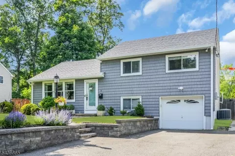 5 Riker Hill Rd, Livingston, NJ 07039