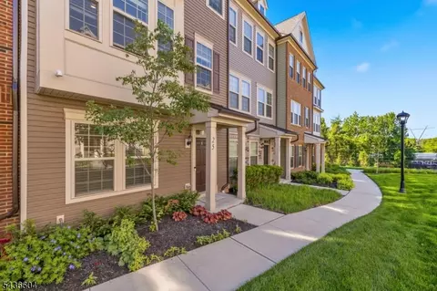 25 Haralson Ct, Livingston, NJ 07039