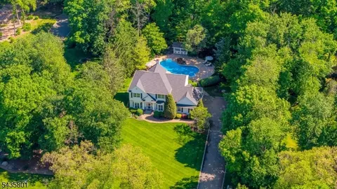 9 Timber Trl, Boonton, NJ 07005