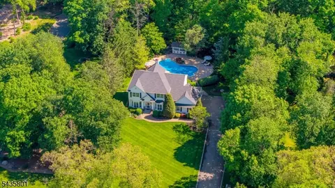 9 Timber Trl, Boonton, NJ 07005
