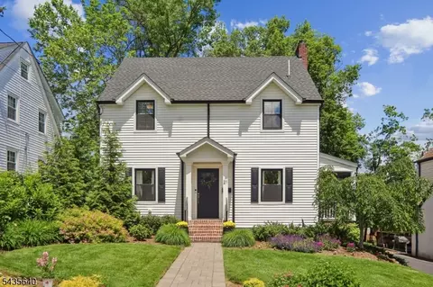 21 Evergreen Pl, Maplewood, NJ 07040