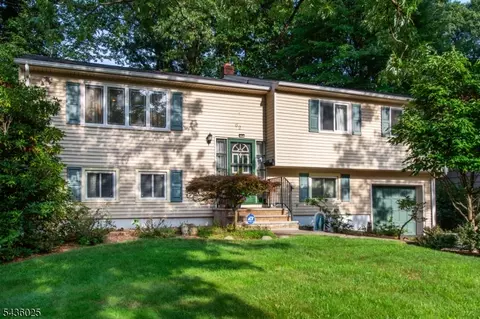 62 Trocha Ave, Livingston, NJ 07039