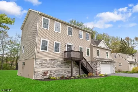 128 Big Piece Rd, Fairfield, NJ 07004
