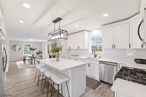 128 Big Piece Rd, Fairfield, NJ 07004