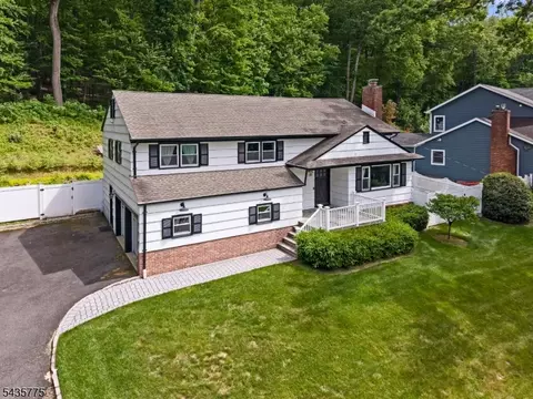 45 Molly Stark Dr, Morristown, NJ 07960