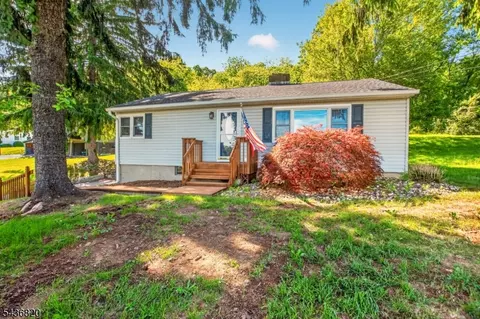 557 Rockport Rd, Hackettstown, NJ 07840