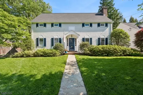 18 Colony Dr, Summit, NJ 07901