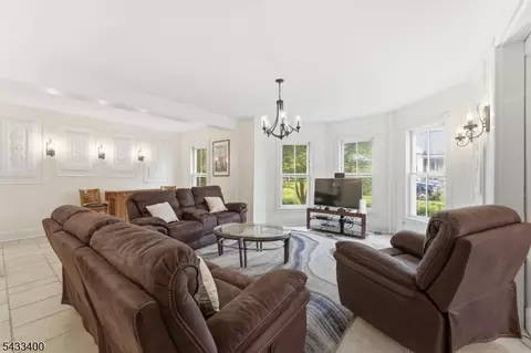 Living - 61 New St, Hampton, NJ 08827 photo 1 of 4