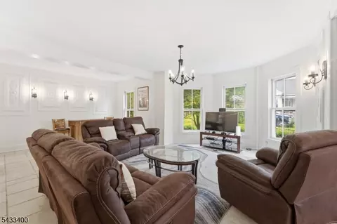 Living - 61 New St, Hampton, NJ 08827 photo 2 of 4