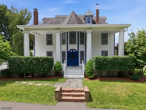 61 New St, Hampton, NJ 08827