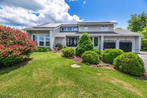 4 Campbell Dr, Hamburg, NJ 07419