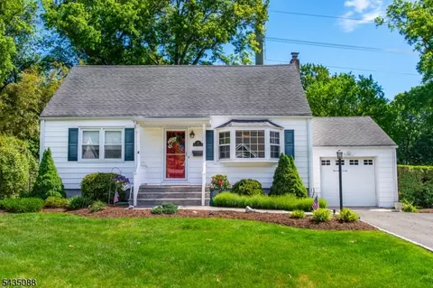 110 Overlook Ave, East Hanover, NJ 07936