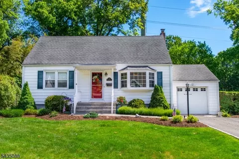 110 Overlook Ave, East Hanover, NJ 07936