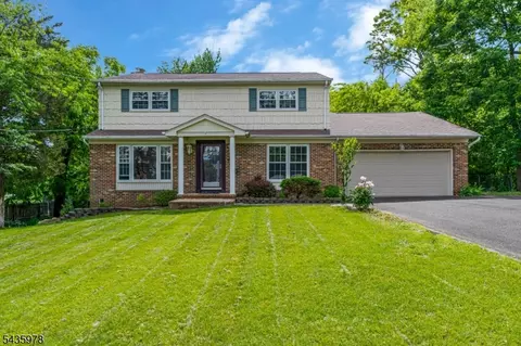1 Linda Ln, North Plainfield, NJ 07060