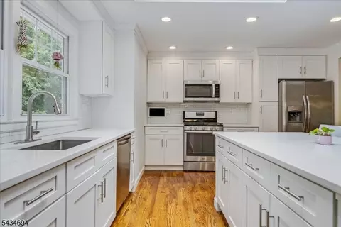 5 Persimmon Way, Springfield, NJ 07081