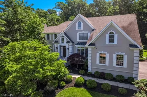 66 Beachmont Ter, Caldwell, NJ 07006
