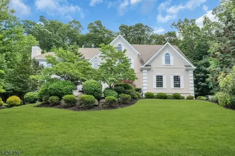 66 Beachmont Ter, Caldwell, NJ 07006