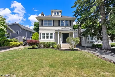 13 Glenview Rd, Caldwell, NJ 07006