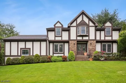 15 Bourbon St, Wayne, NJ 07470