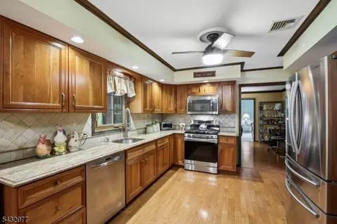 15 Bourbon St, Wayne, NJ 07470 photo 8
