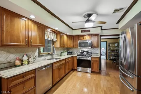 Kitchen - 15 Bourbon St, Wayne, NJ 07470 photo 1 of 2