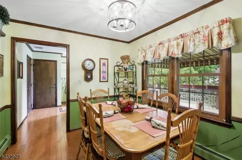 Dining - 15 Bourbon St, Wayne, NJ 07470 photo 4 of 4