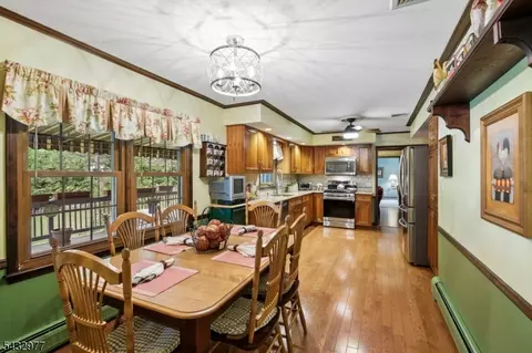 Dining - 15 Bourbon St, Wayne, NJ 07470 photo 3 of 4