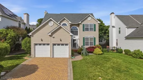 14 Murphy Dr, Bridgewater, NJ 08807