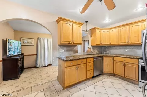 339 Oakwood Ave, Kenilworth, NJ 07033