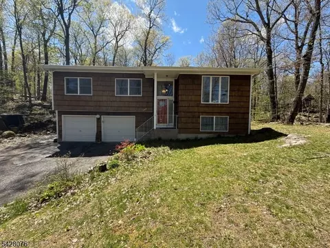 508 Terrace Dr, Highland Lakes, NJ 07422