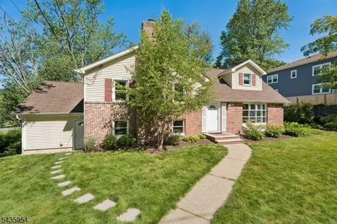 30 Crestwood Rd, Morristown, NJ 07960