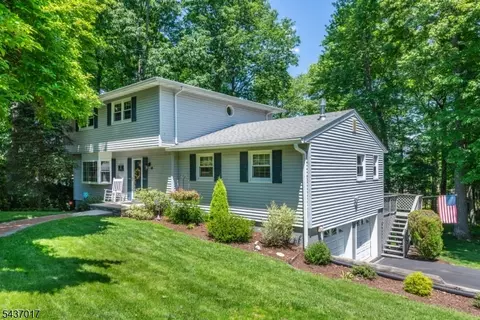 10 Brittany Rd, Succasunna, NJ 07876