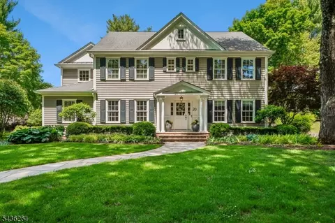 20 Country Club Dr, Chatham Twp, NJ 07928