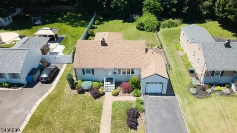 421 Melrose Ave, Middlesex, NJ 08846 photo 2