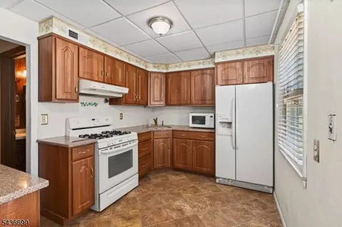 421 Melrose Ave, Middlesex, NJ 08846 photo 19