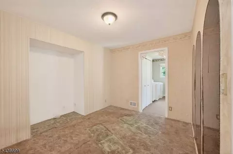421 Melrose Ave, Middlesex, NJ 08846 photo 15
