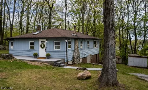 15 Mohican Ave, Landing, NJ 07850