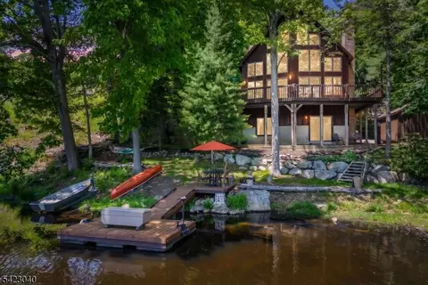 43 Croft Rd, Lake Hopatcong, NJ 07849