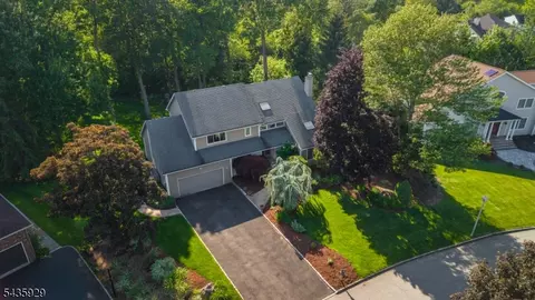 32 1st St, Florham Park, NJ 07932